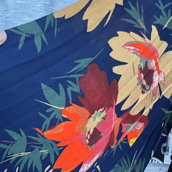 Lulumari Navy Floral Tie-Back Blouse - Picture 3 of 6